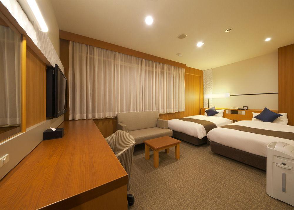 Via Inn Himeji Bagian luar foto